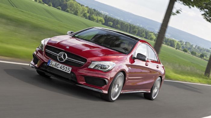 Η CLA45 AMG απέκτησε το αναβαθμισμένο μοτέρ των 381 ίππων, 7άρι κιβώτιο διπλού συμπλέκτη και μπλοκέ διαφορικό.